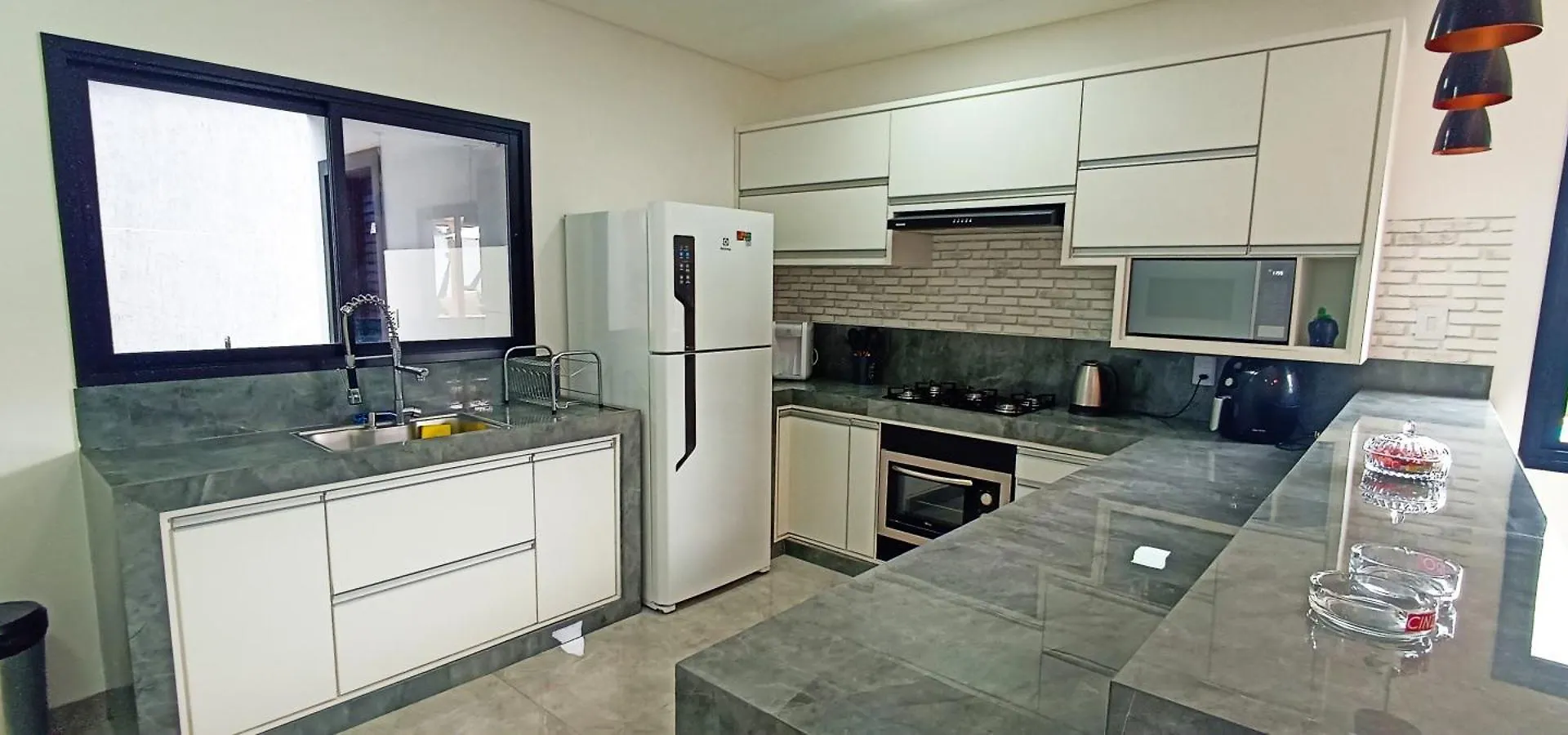 Sobrado Com 3 Suites, Piscina, Sala De Jogos, Playground, Garagem Para 4 Carros Florianópolis 0*,