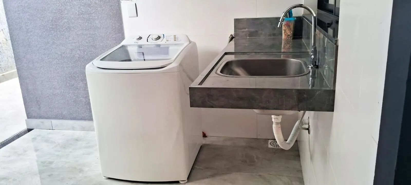Sobrado Com 3 Suites, Piscina, Sala De Jogos, Playground, Garagem Para 4 Carros Florianópolis Brasil