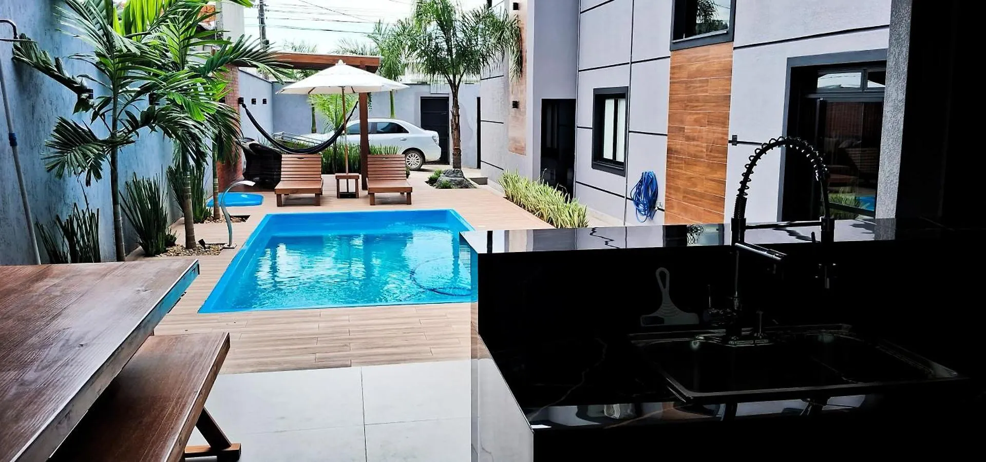 Sobrado Com 3 Suites, Piscina, Sala De Jogos, Playground, Garagem Para 4 Carros Florianópolis