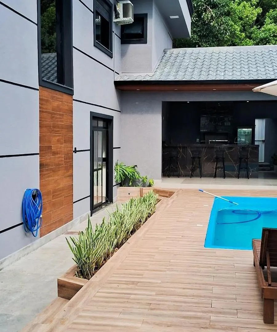 Сasa de vacaciones Sobrado Com 3 Suites, Piscina, Sala De Jogos, Playground, Garagem Para 4 Carros Florianópolis