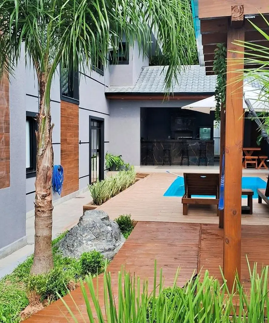 Sobrado Com 3 Suites, Piscina, Sala De Jogos, Playground, Garagem Para 4 Carros Florianópolis 0*,