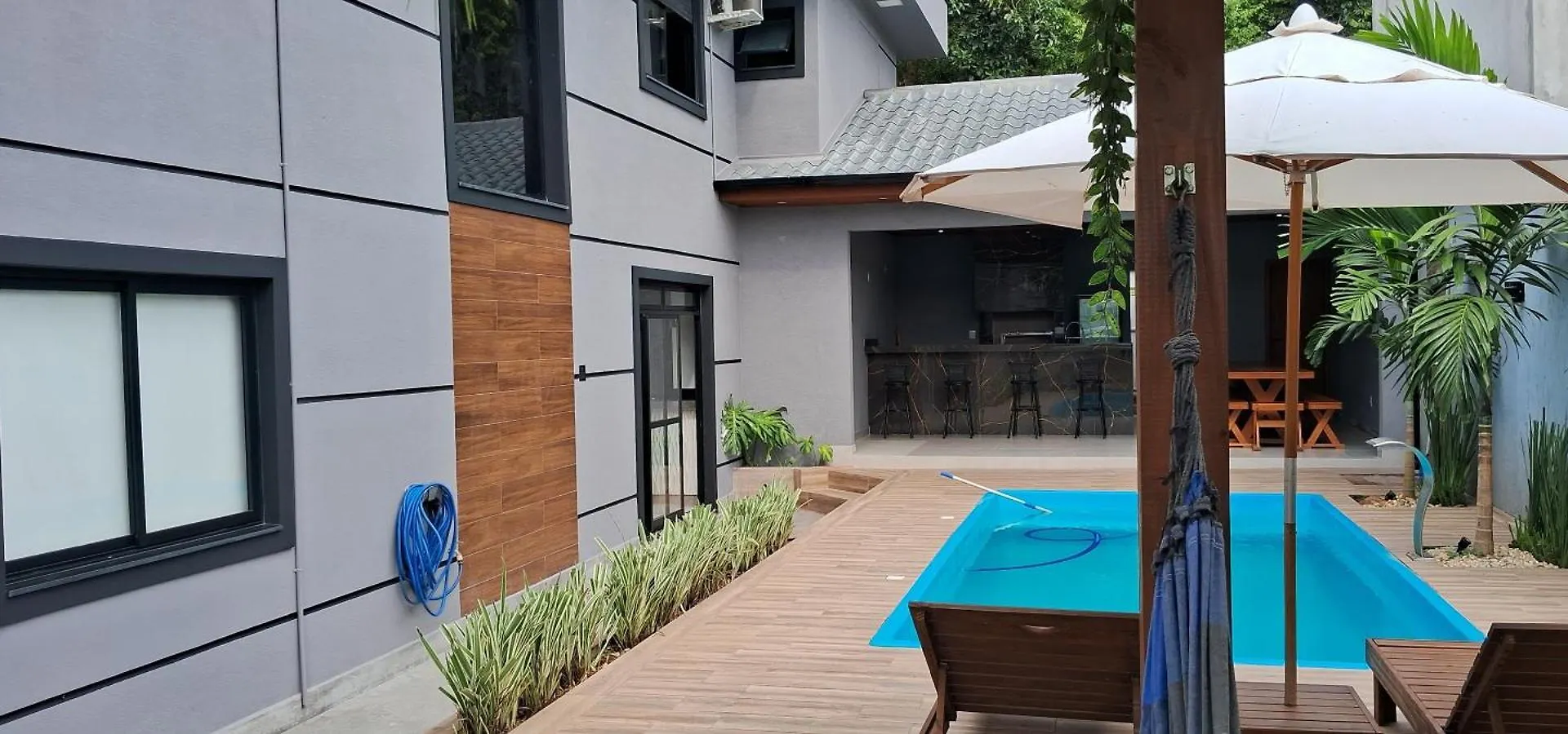 Sobrado Com 3 Suites, Piscina, Sala De Jogos, Playground, Garagem Para 4 Carros Florianópolis Сasa de vacaciones