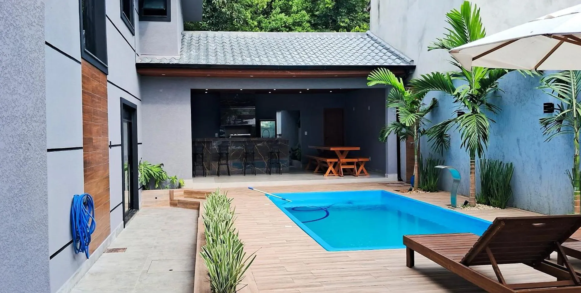 Sobrado Com 3 Suites, Piscina, Sala De Jogos, Playground, Garagem Para 4 Carros Florianópolis 0*,